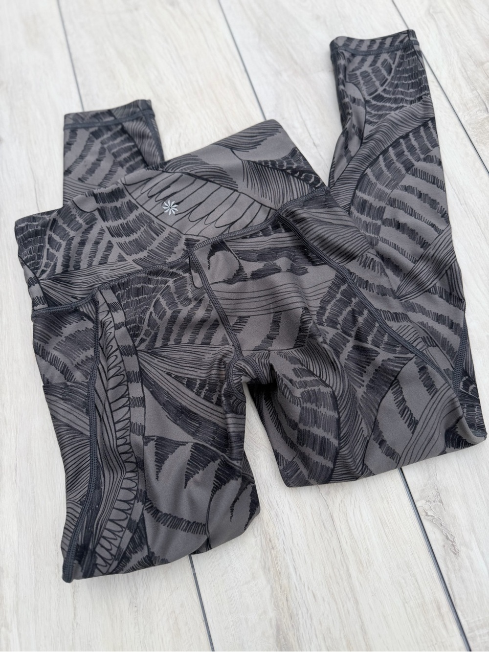 Athleta Salutation Stash II Printed 7/8 Tight XS Black Charcoal Tropical Palm - Picture 11 of 11
